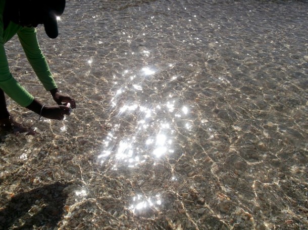 A woman photographs the sea during a Voice of Freedom workshop / © Leila Segal 